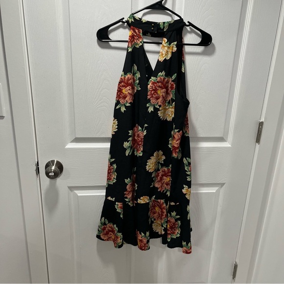 Entro Halter Neck Flowy Top Black Floral V Neckline Collared M - Picture 4 of 9